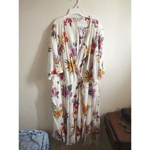 Floral Old Navy wrap up dress NWT